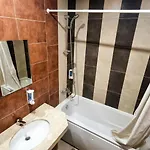 Mountain Paradise 4 - 1 Bedroom - Gondola, 100m Away - Washer Apartamento Bansko
